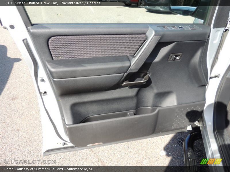 Radiant Silver / Charcoal 2010 Nissan Titan SE Crew Cab