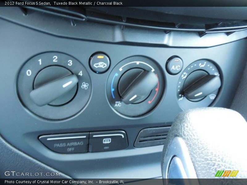 Tuxedo Black Metallic / Charcoal Black 2012 Ford Focus S Sedan