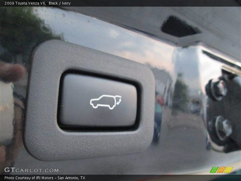 Black / Ivory 2009 Toyota Venza V6