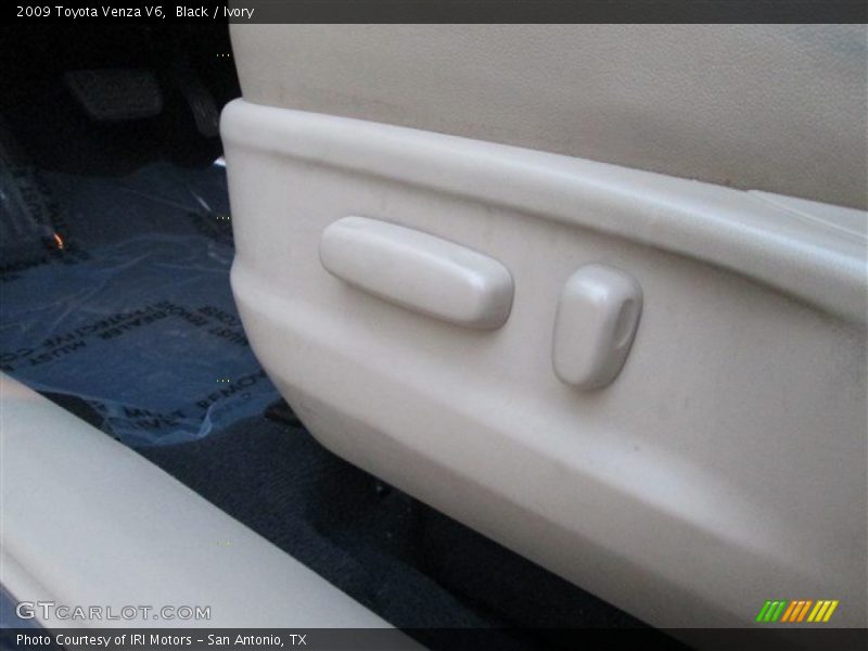 Black / Ivory 2009 Toyota Venza V6