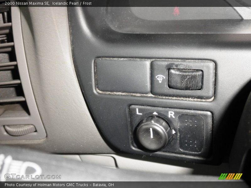 Icelandic Pearl / Frost 2000 Nissan Maxima SE