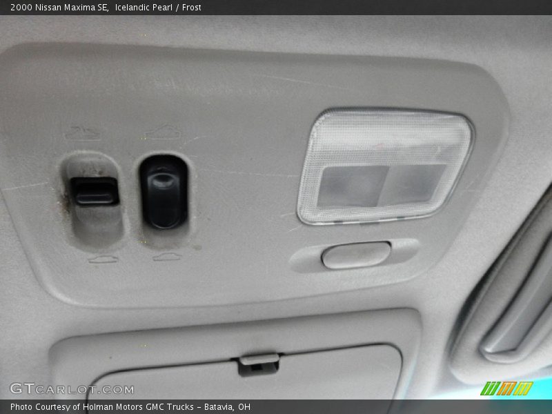 Icelandic Pearl / Frost 2000 Nissan Maxima SE