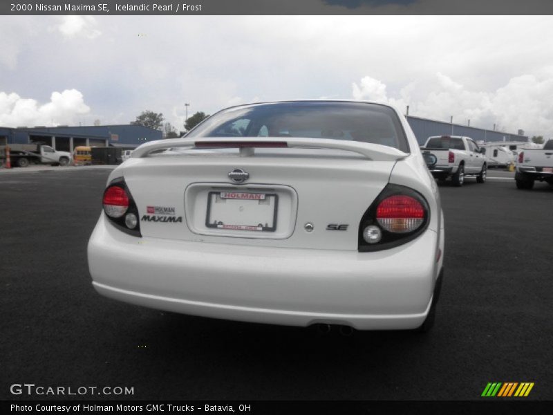 Icelandic Pearl / Frost 2000 Nissan Maxima SE
