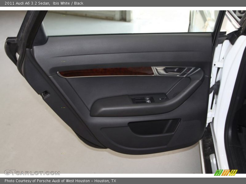 Ibis White / Black 2011 Audi A6 3.2 Sedan