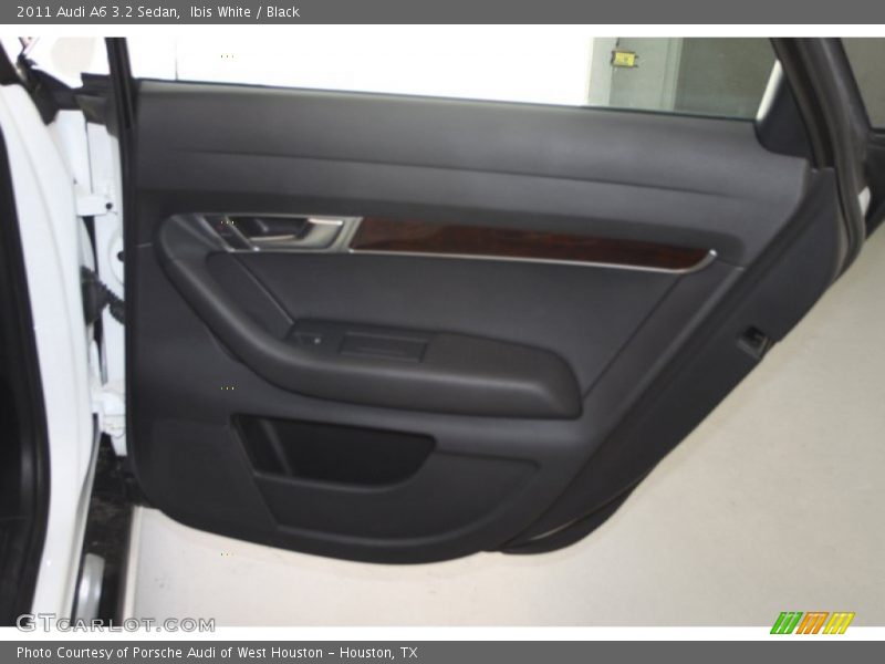 Ibis White / Black 2011 Audi A6 3.2 Sedan