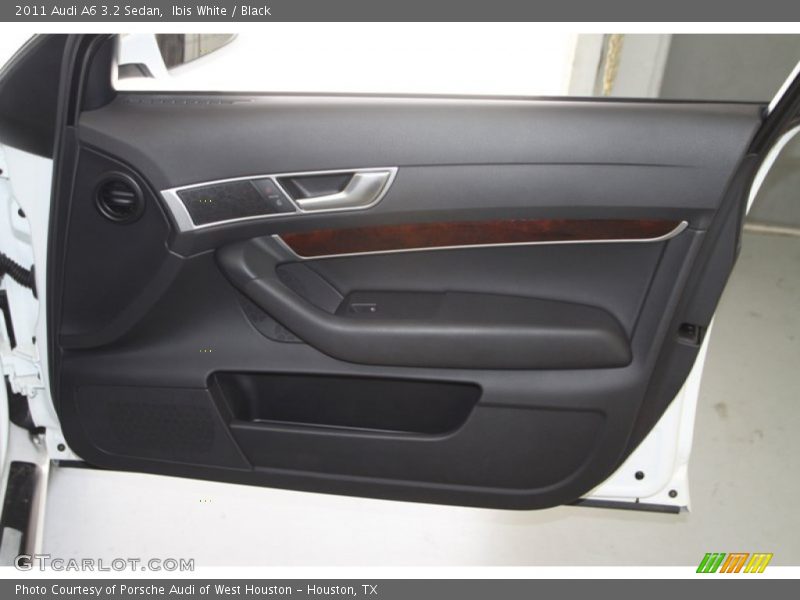 Ibis White / Black 2011 Audi A6 3.2 Sedan