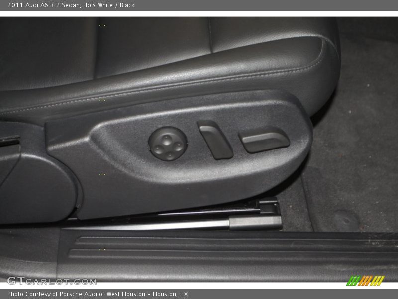 Ibis White / Black 2011 Audi A6 3.2 Sedan