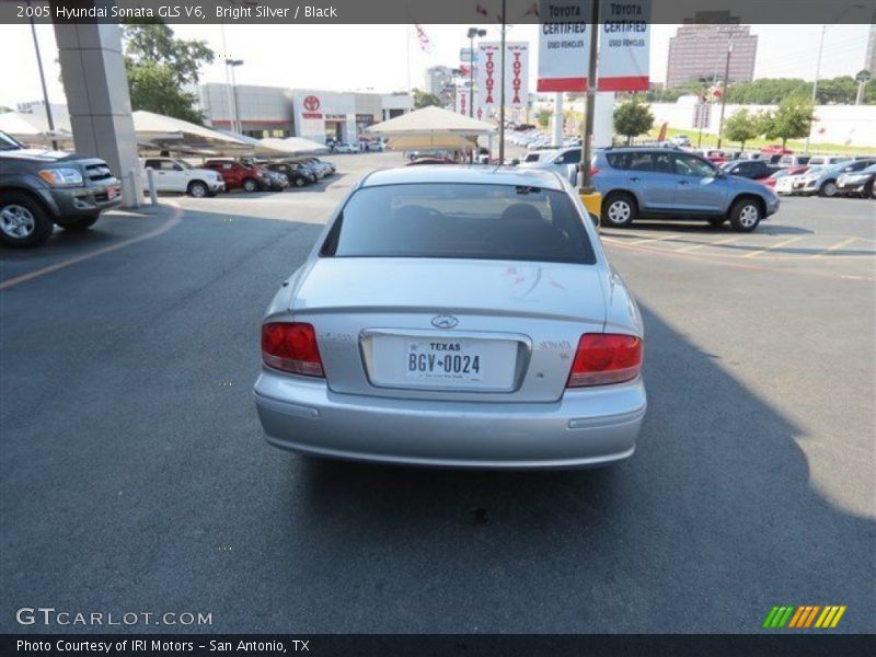 Bright Silver / Black 2005 Hyundai Sonata GLS V6