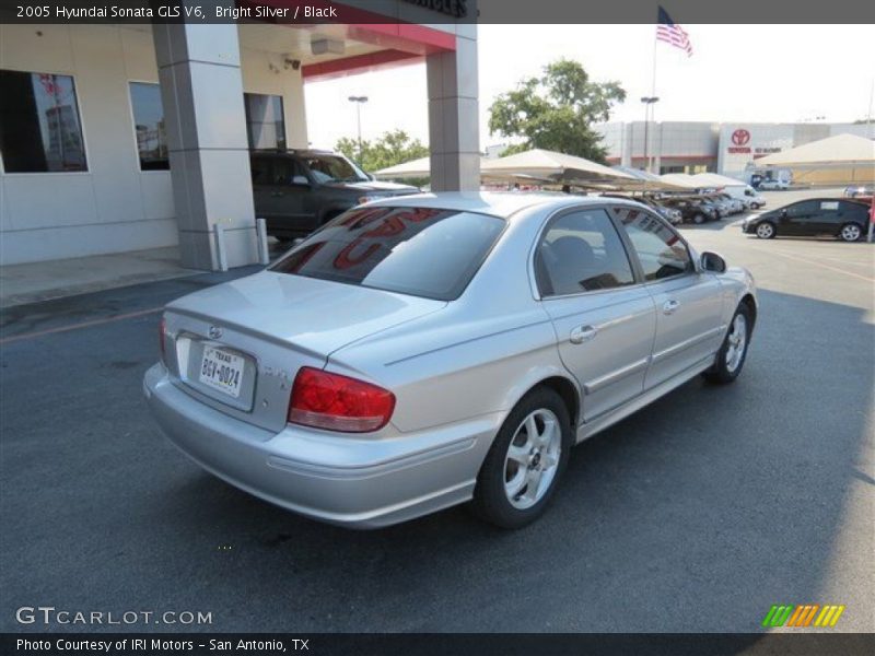 Bright Silver / Black 2005 Hyundai Sonata GLS V6