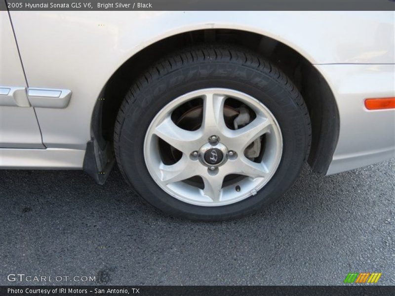Bright Silver / Black 2005 Hyundai Sonata GLS V6