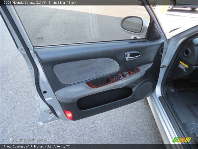 Bright Silver / Black 2005 Hyundai Sonata GLS V6
