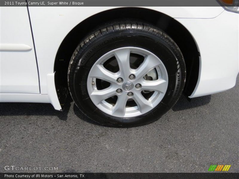Super White / Bisque 2011 Toyota Camry LE