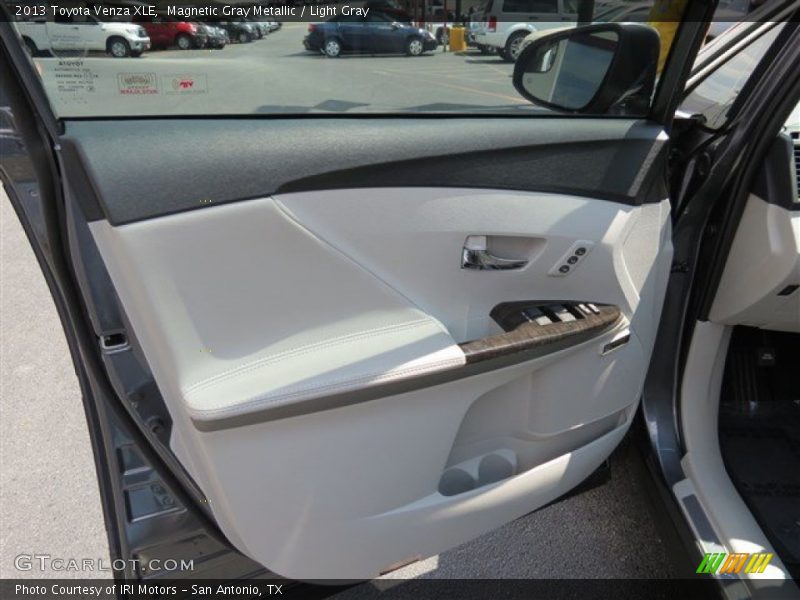 Magnetic Gray Metallic / Light Gray 2013 Toyota Venza XLE