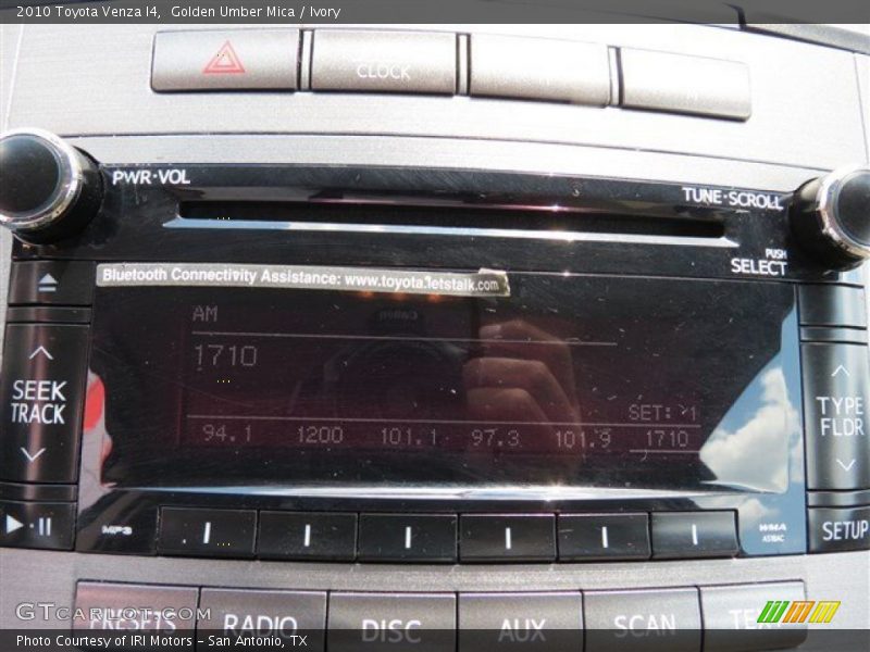 Golden Umber Mica / Ivory 2010 Toyota Venza I4