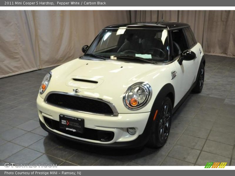 Pepper White / Carbon Black 2011 Mini Cooper S Hardtop