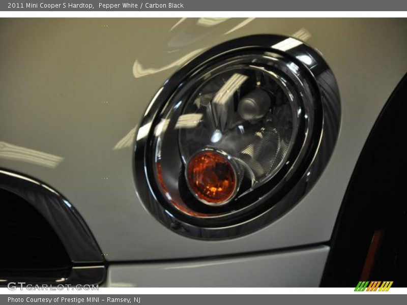 Pepper White / Carbon Black 2011 Mini Cooper S Hardtop