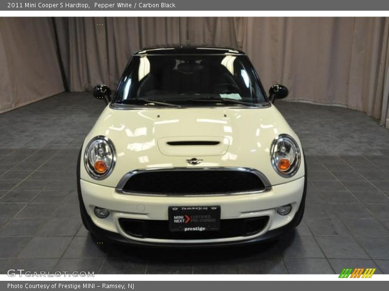 Pepper White / Carbon Black 2011 Mini Cooper S Hardtop
