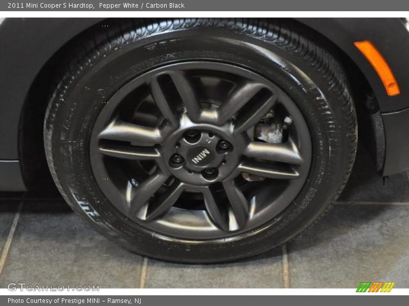 Pepper White / Carbon Black 2011 Mini Cooper S Hardtop