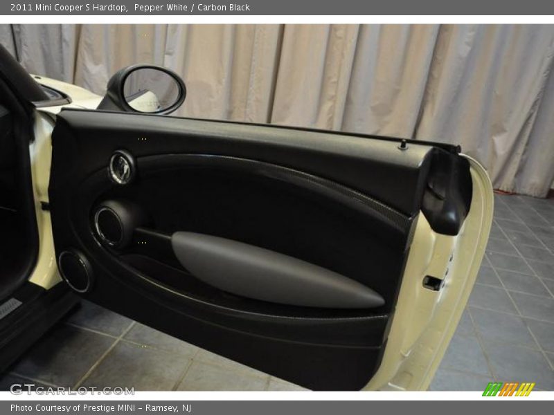 Pepper White / Carbon Black 2011 Mini Cooper S Hardtop