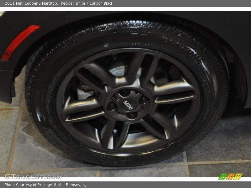 Pepper White / Carbon Black 2011 Mini Cooper S Hardtop