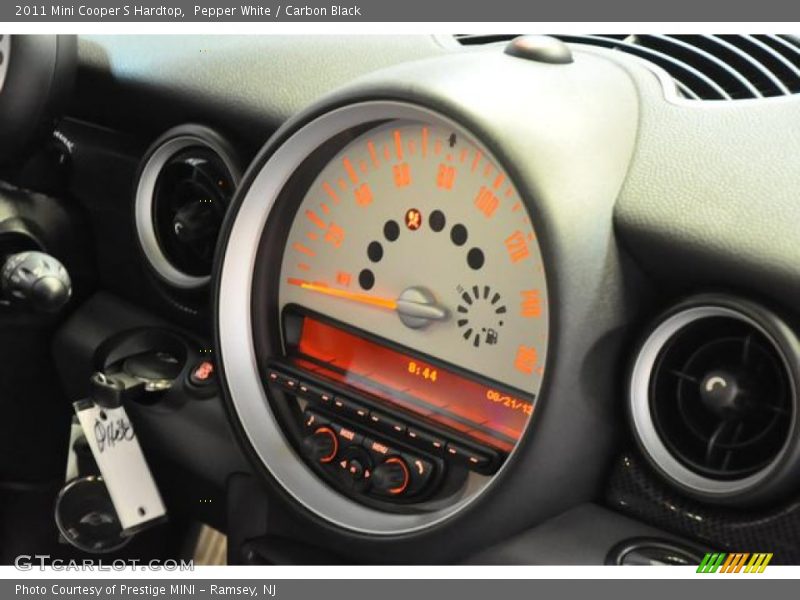 Pepper White / Carbon Black 2011 Mini Cooper S Hardtop
