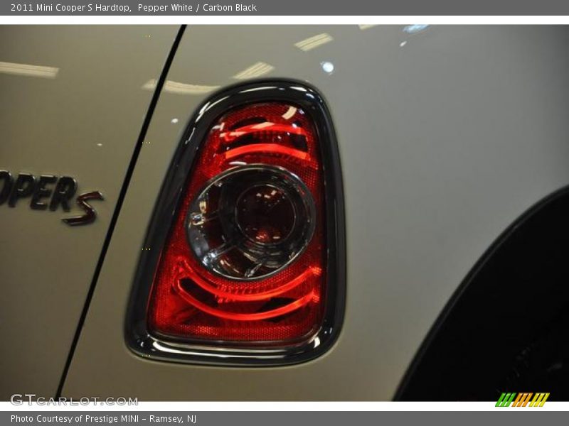 Pepper White / Carbon Black 2011 Mini Cooper S Hardtop