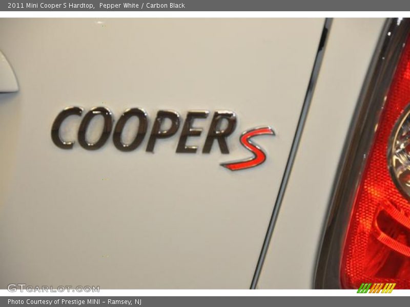 Pepper White / Carbon Black 2011 Mini Cooper S Hardtop