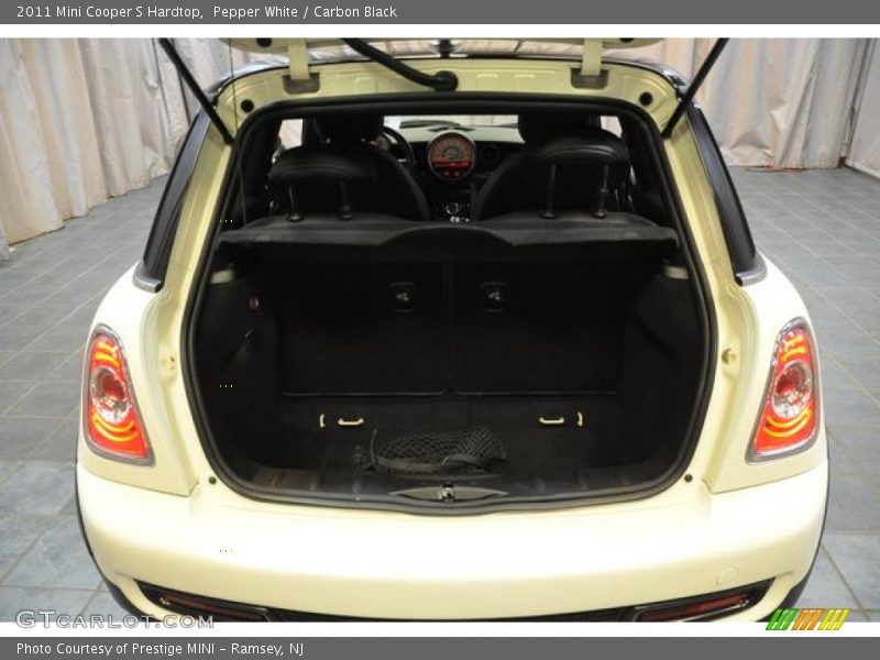 Pepper White / Carbon Black 2011 Mini Cooper S Hardtop
