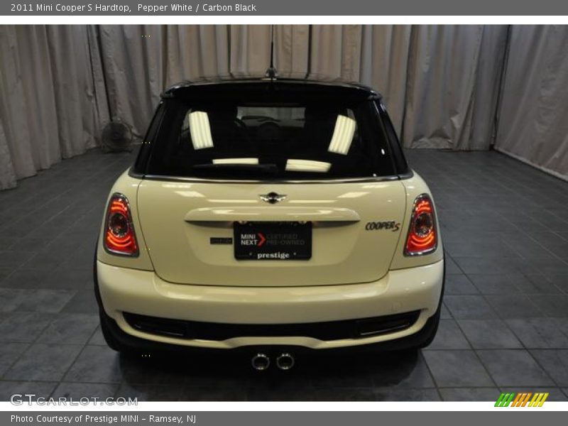 Pepper White / Carbon Black 2011 Mini Cooper S Hardtop