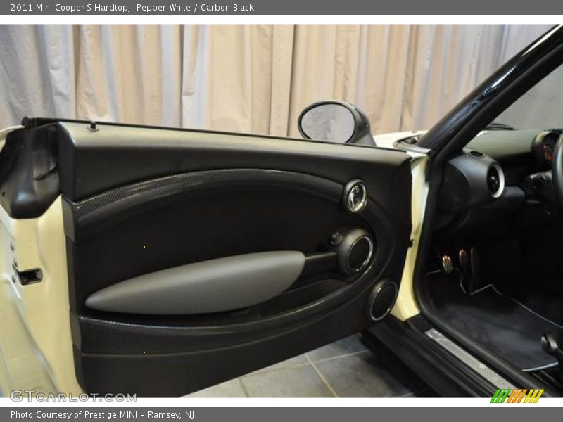 Pepper White / Carbon Black 2011 Mini Cooper S Hardtop