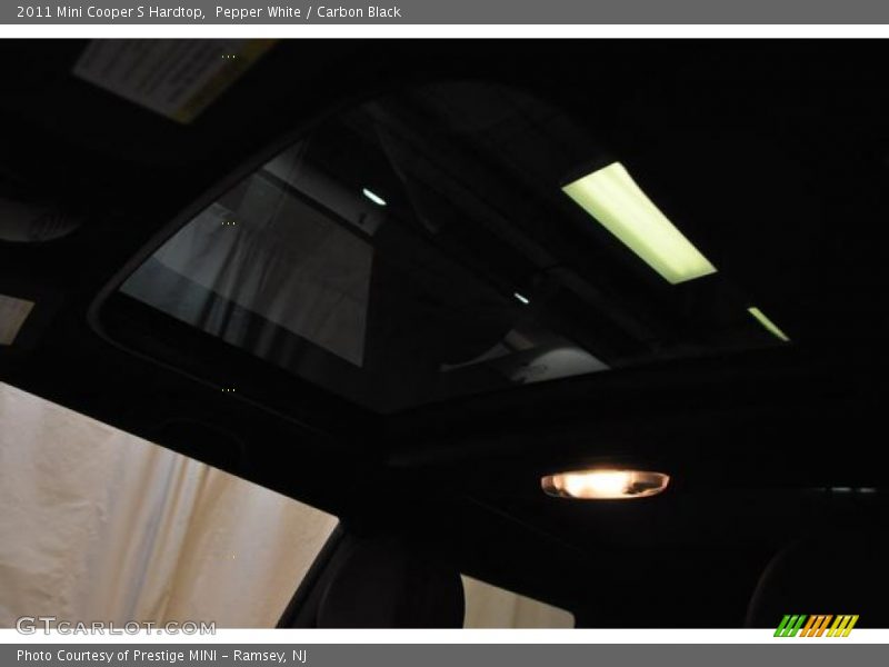 Pepper White / Carbon Black 2011 Mini Cooper S Hardtop