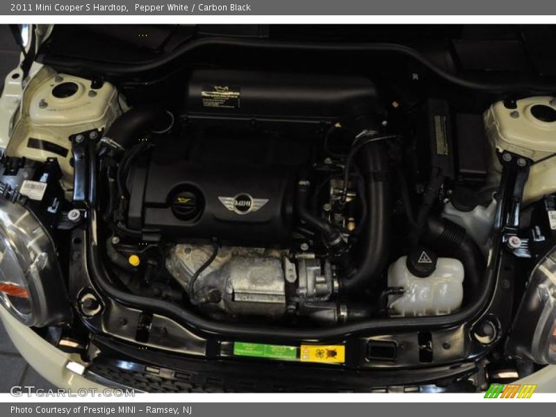 Pepper White / Carbon Black 2011 Mini Cooper S Hardtop