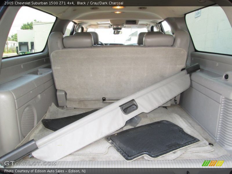 Black / Gray/Dark Charcoal 2005 Chevrolet Suburban 1500 Z71 4x4