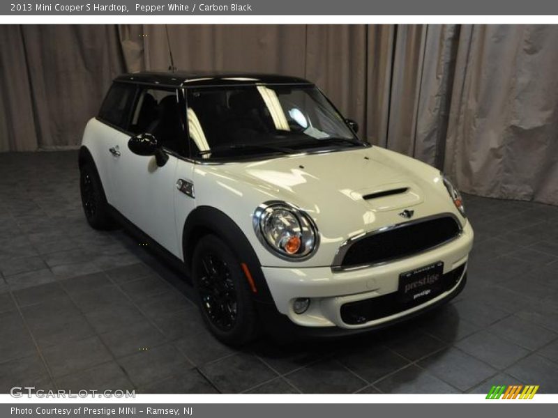 Pepper White / Carbon Black 2013 Mini Cooper S Hardtop