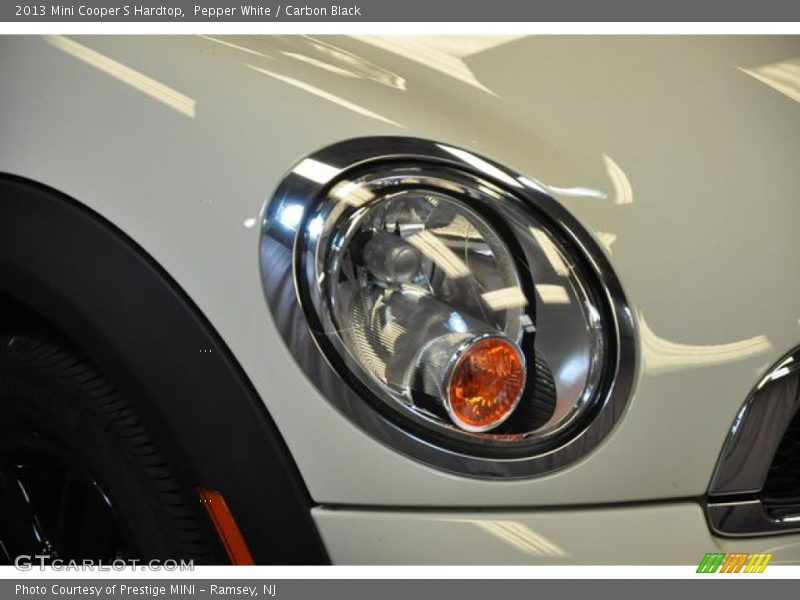 Pepper White / Carbon Black 2013 Mini Cooper S Hardtop