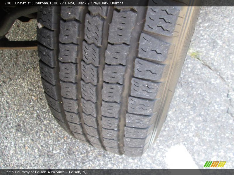 Black / Gray/Dark Charcoal 2005 Chevrolet Suburban 1500 Z71 4x4