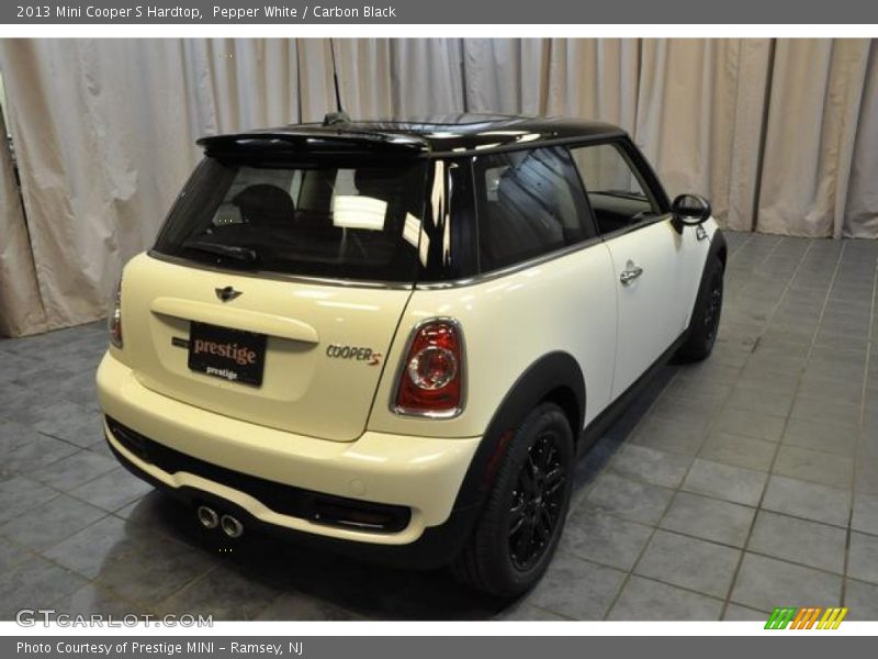 Pepper White / Carbon Black 2013 Mini Cooper S Hardtop
