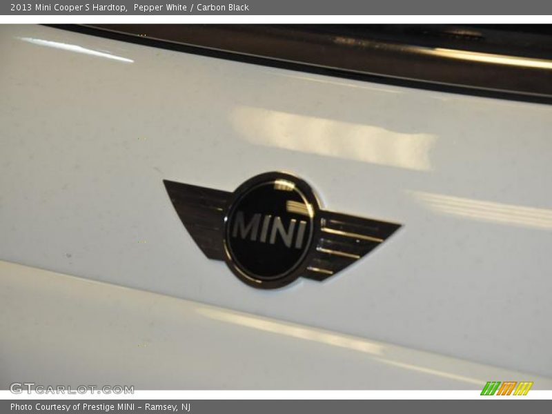 Pepper White / Carbon Black 2013 Mini Cooper S Hardtop
