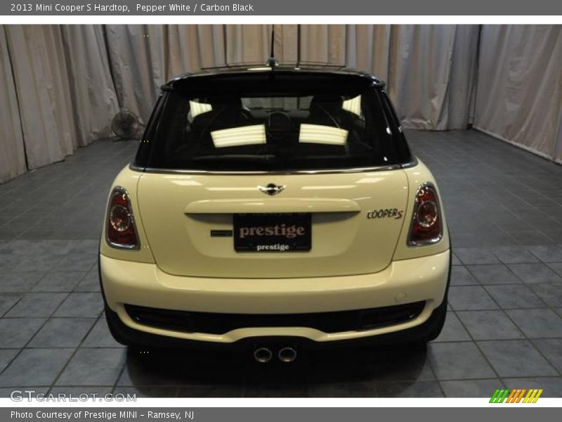 Pepper White / Carbon Black 2013 Mini Cooper S Hardtop