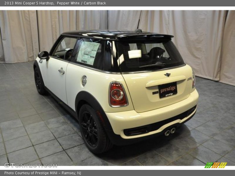 Pepper White / Carbon Black 2013 Mini Cooper S Hardtop