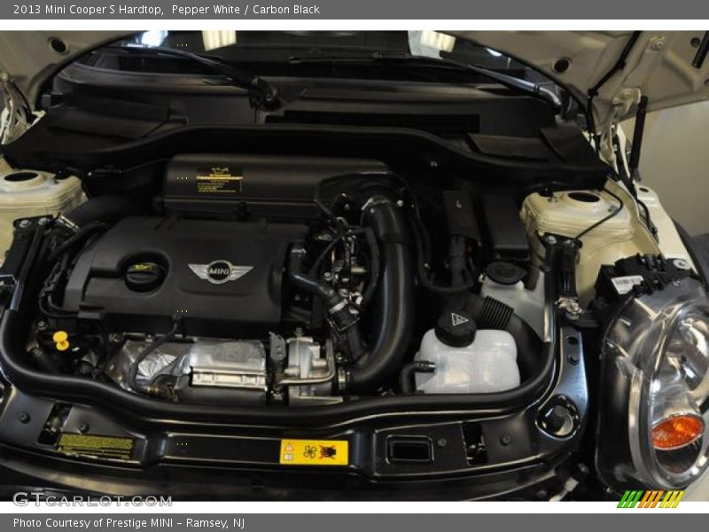 Pepper White / Carbon Black 2013 Mini Cooper S Hardtop