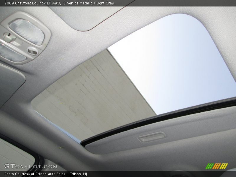 Silver Ice Metallic / Light Gray 2009 Chevrolet Equinox LT AWD