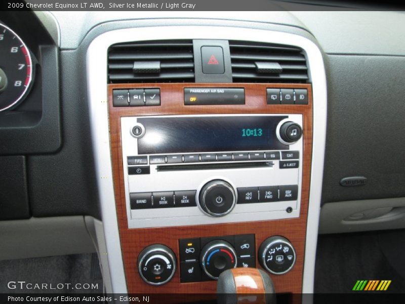Silver Ice Metallic / Light Gray 2009 Chevrolet Equinox LT AWD