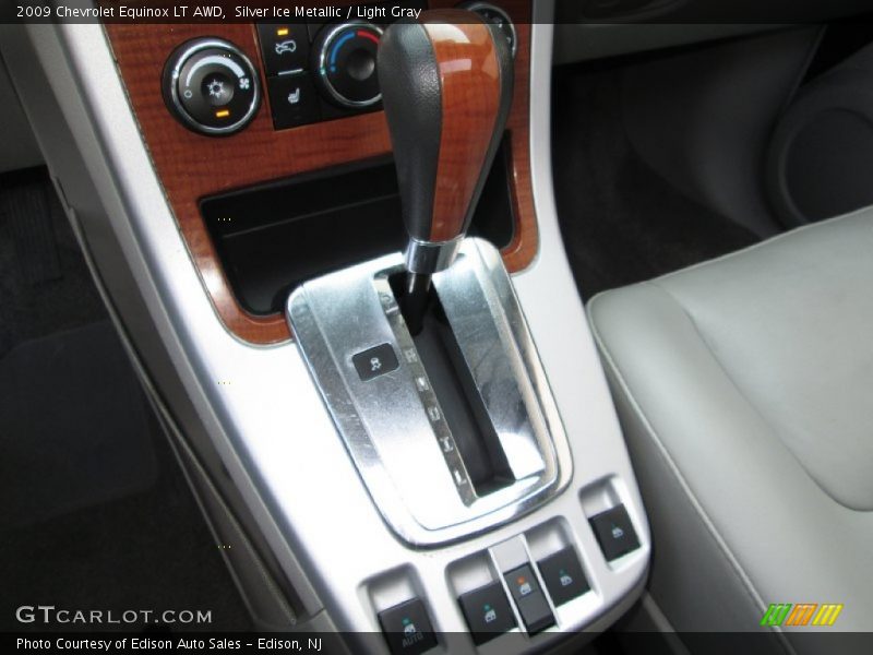 Silver Ice Metallic / Light Gray 2009 Chevrolet Equinox LT AWD