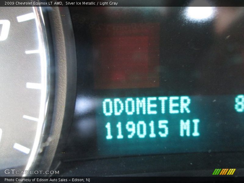 Silver Ice Metallic / Light Gray 2009 Chevrolet Equinox LT AWD