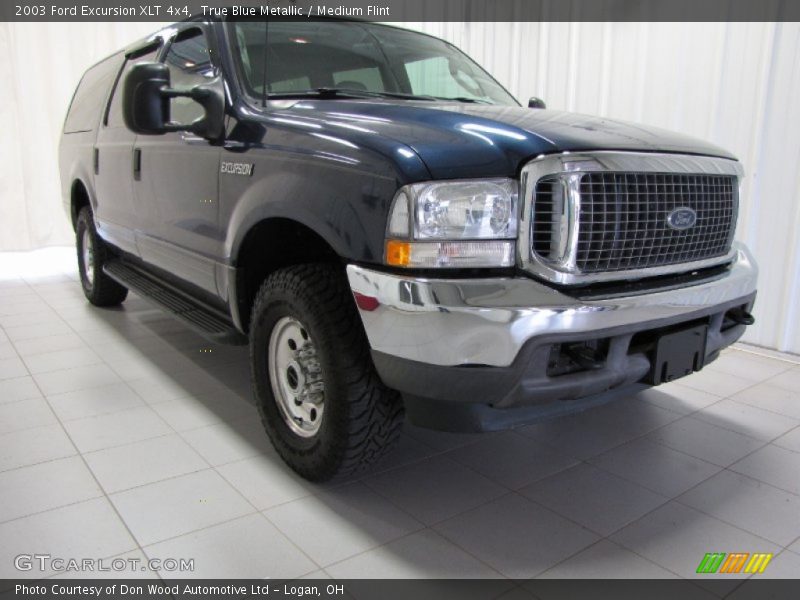 Front 3/4 View of 2003 Excursion XLT 4x4