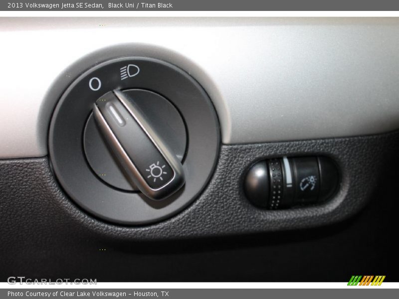 Black Uni / Titan Black 2013 Volkswagen Jetta SE Sedan