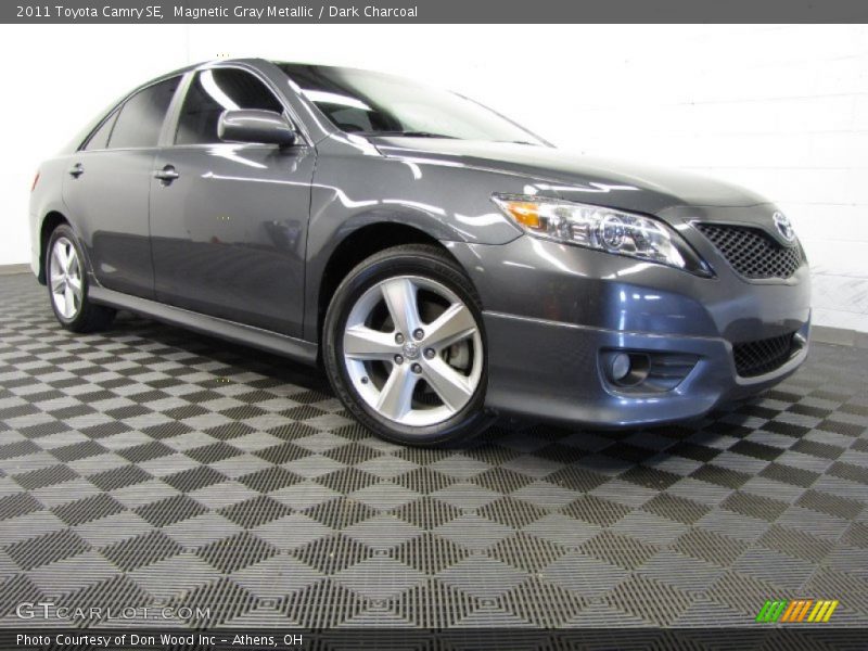 Magnetic Gray Metallic / Dark Charcoal 2011 Toyota Camry SE
