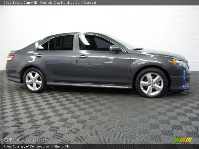 Magnetic Gray Metallic / Dark Charcoal 2011 Toyota Camry SE