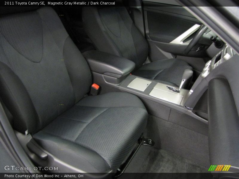 Magnetic Gray Metallic / Dark Charcoal 2011 Toyota Camry SE